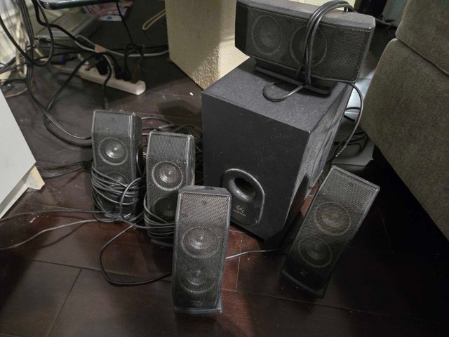 Logitech X-530 5.1 surround sound speaker system