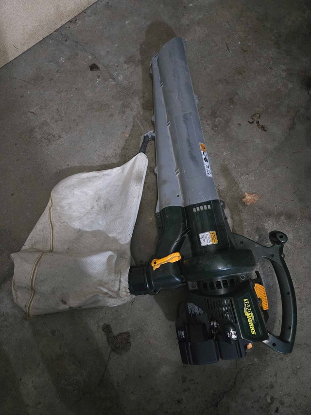 Yardworks Leaf Blower and Vacuum For Parts or Repair