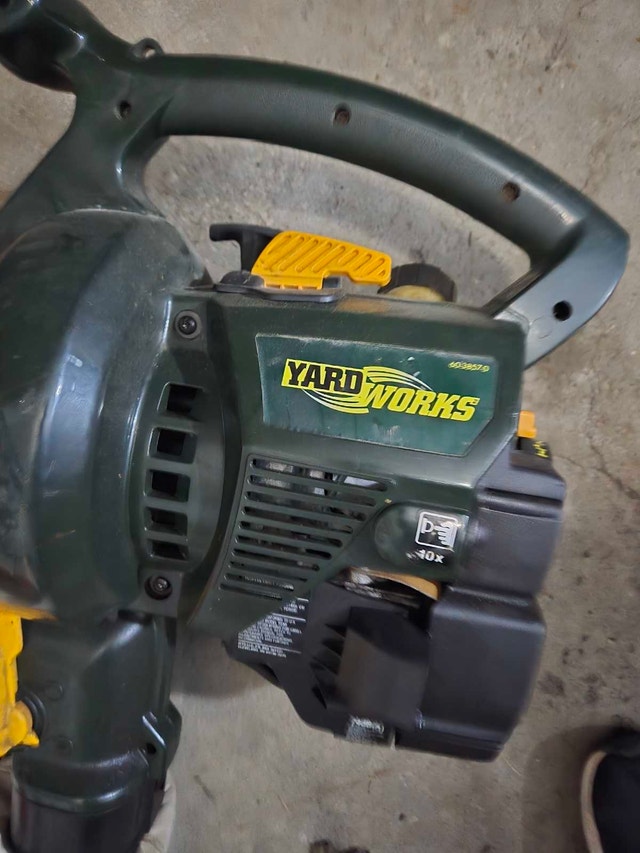 Yardworks Leaf Blower and Vacuum For Parts or Repair - photo 2