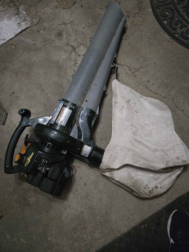 Yardworks Leaf Blower and Vacuum For Parts or Repair - photo 3