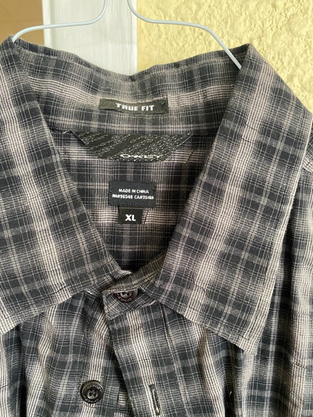 3 Oakley Shirts - photo 2