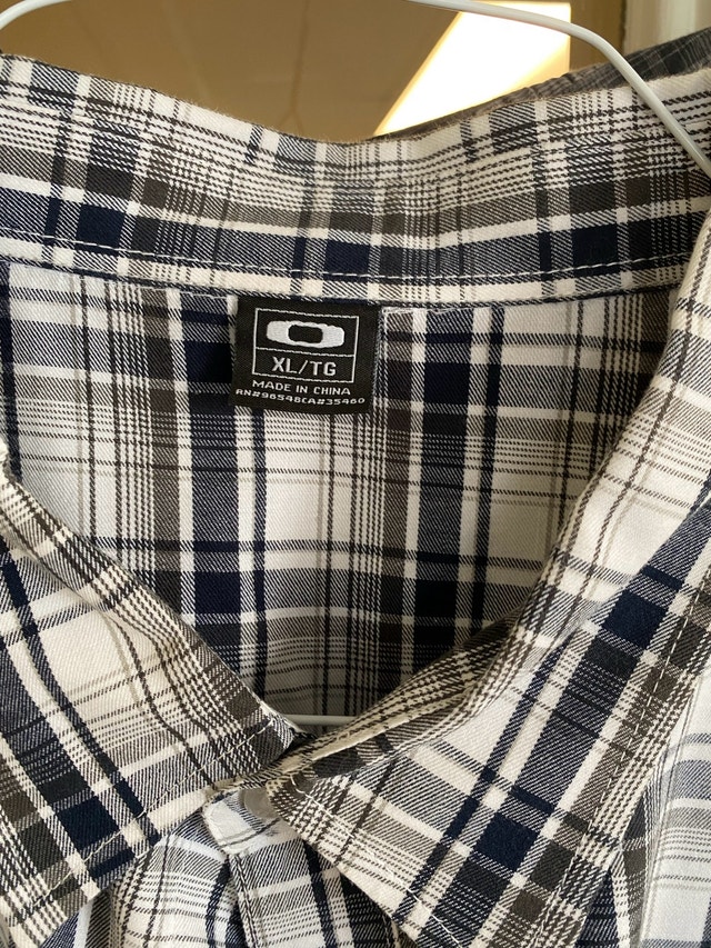 3 Oakley Shirts - photo 4