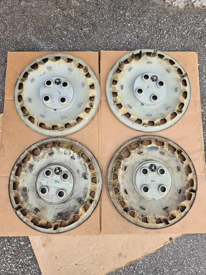 15inch honda hubcaps (4 lug nut) - photo 2