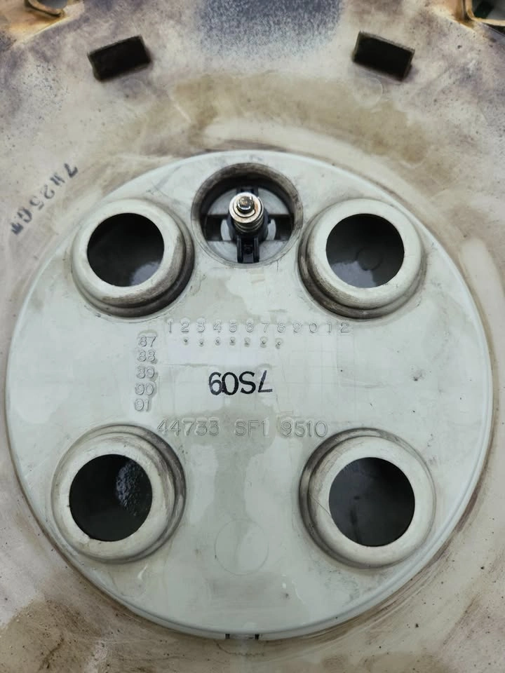 15inch honda hubcaps (4 lug nut) - photo 3