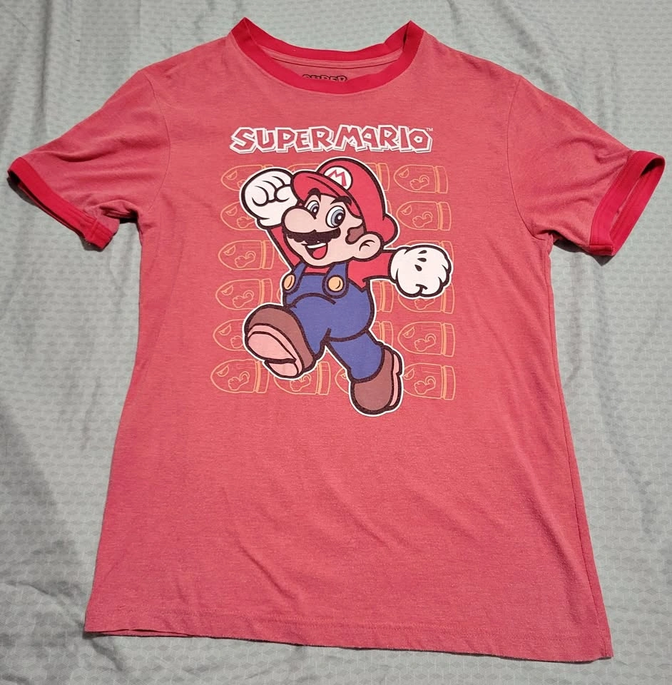 Super Mario graphic tee - Medium