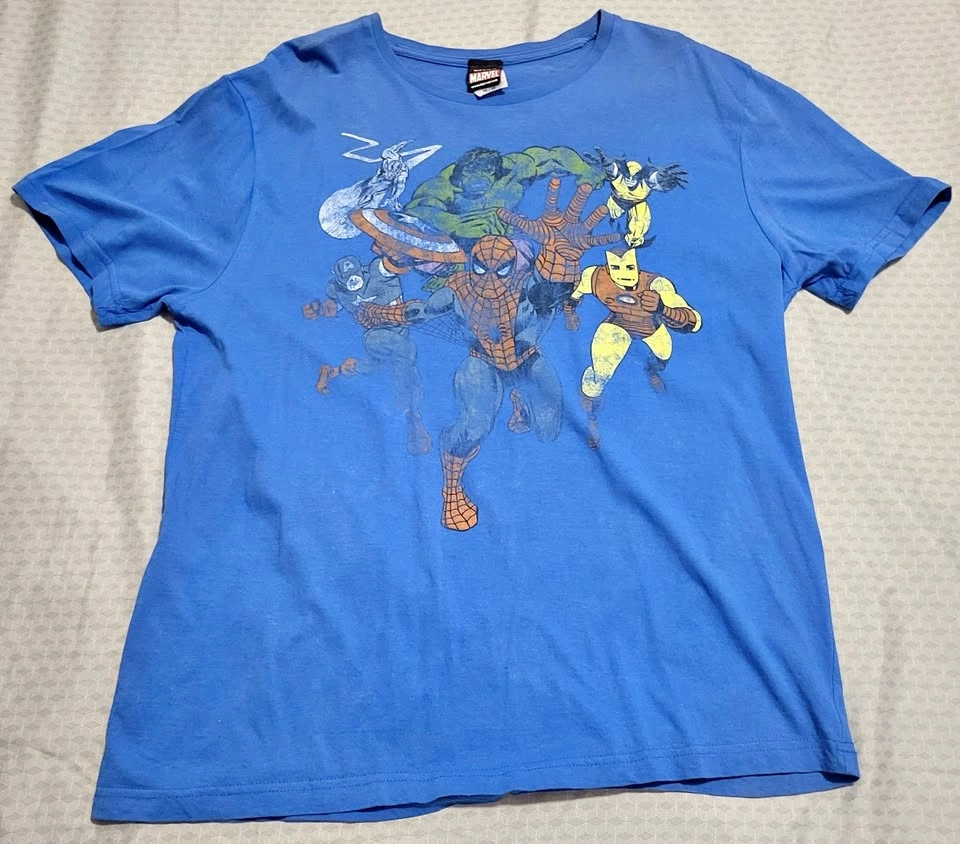 Marvel superhero graphic tee - Medium