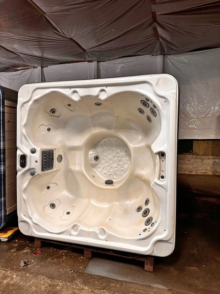 Clear water hot tub, full warranty and installation available