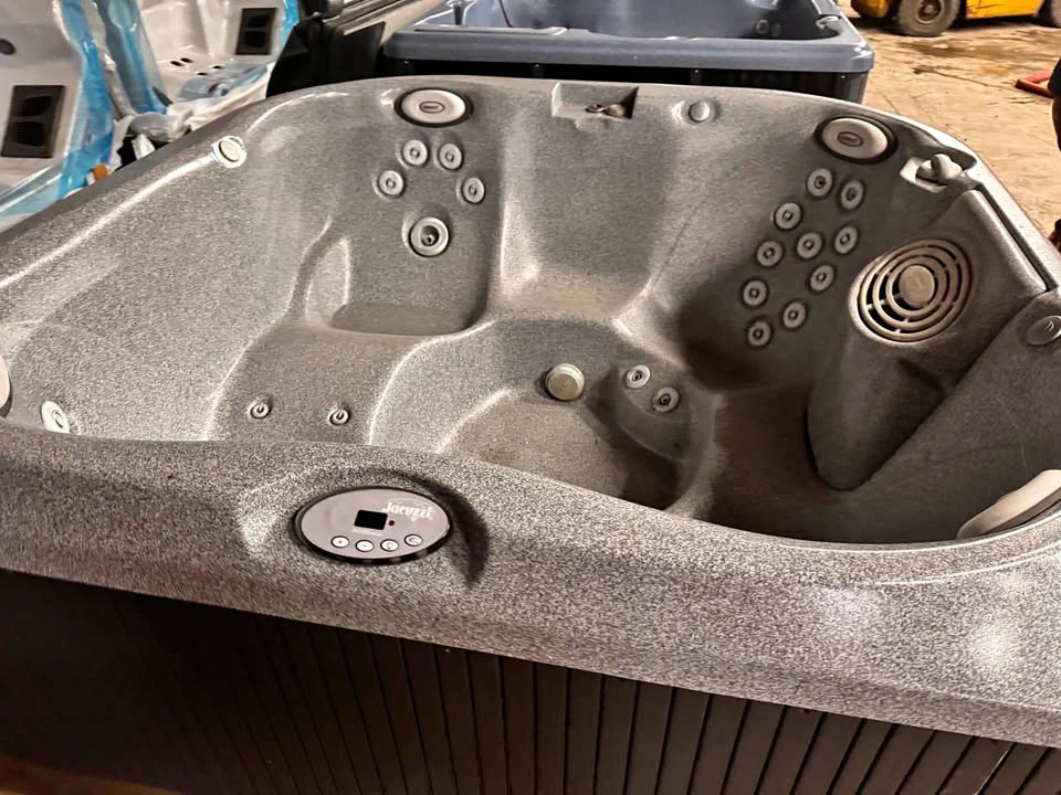 Jacuzzi hot tub