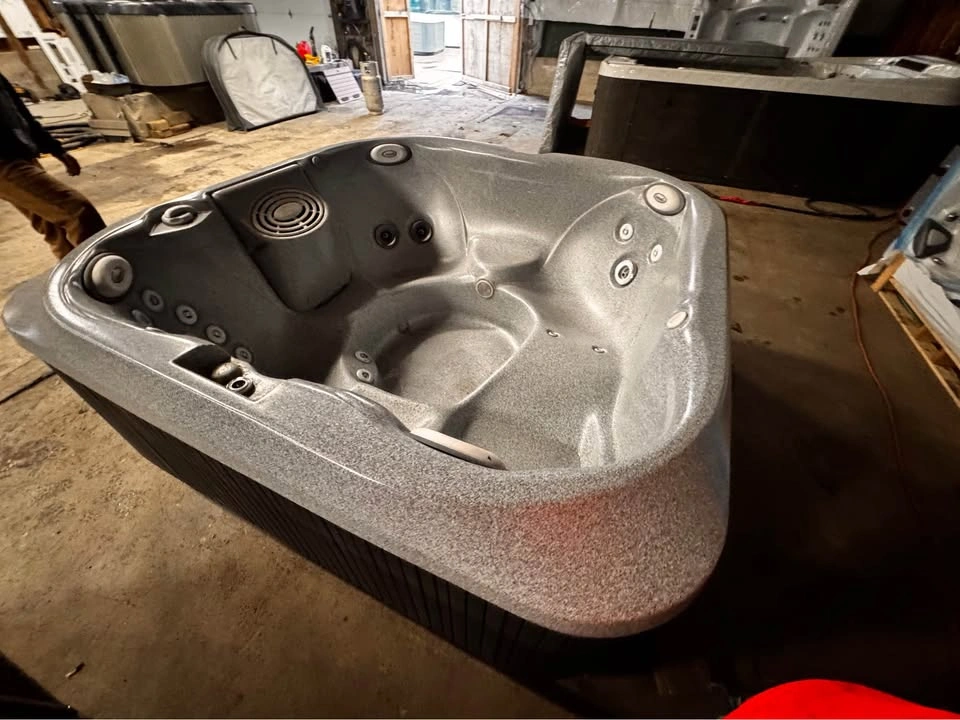 Jacuzzi hot tub - photo 2