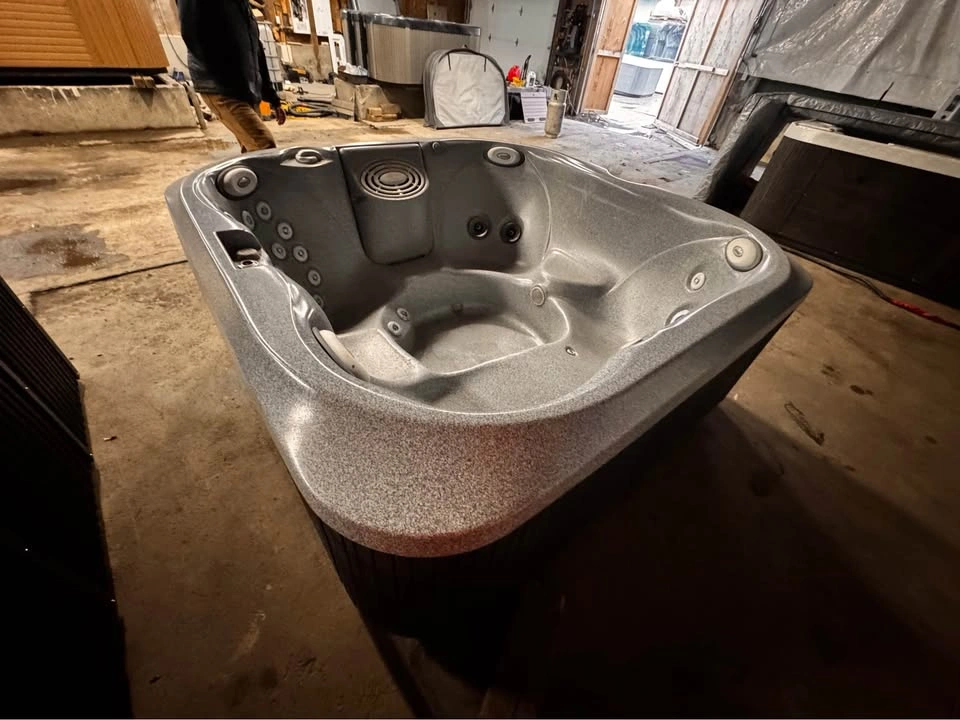 Jacuzzi hot tub - photo 3