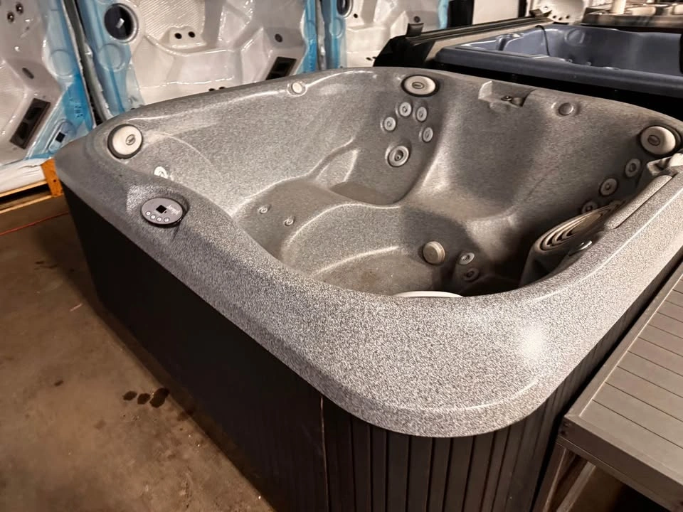 Jacuzzi hot tub - photo 4