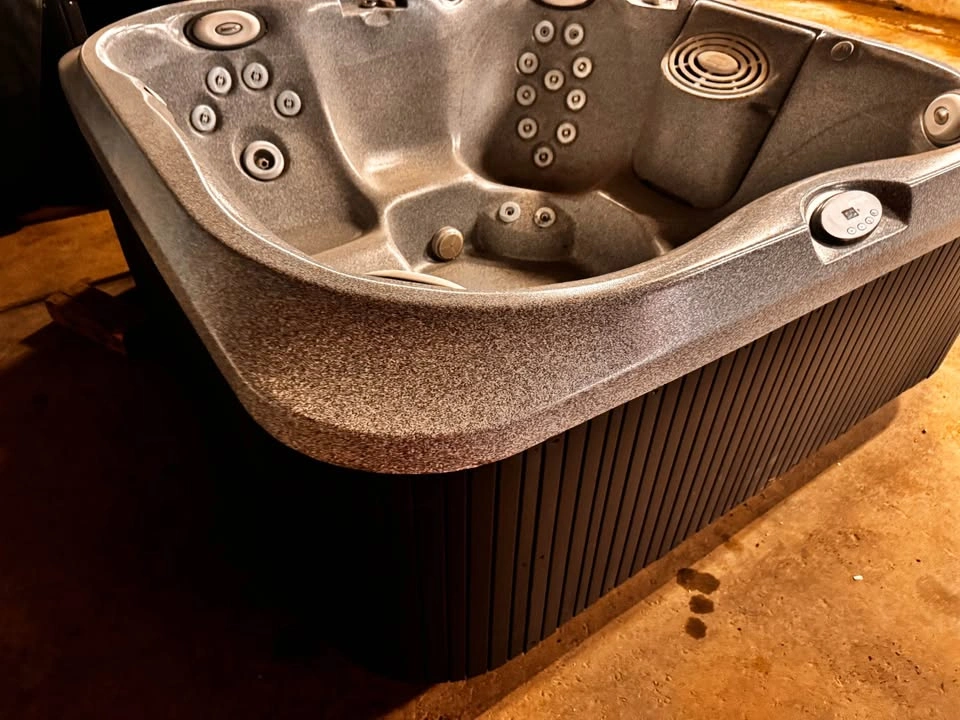 Jacuzzi hot tub - photo 5
