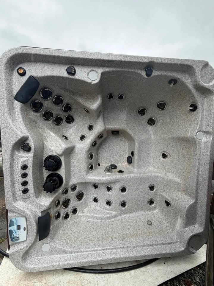 Arctic spas salt boy hot tub. Full warranty. - photo 2