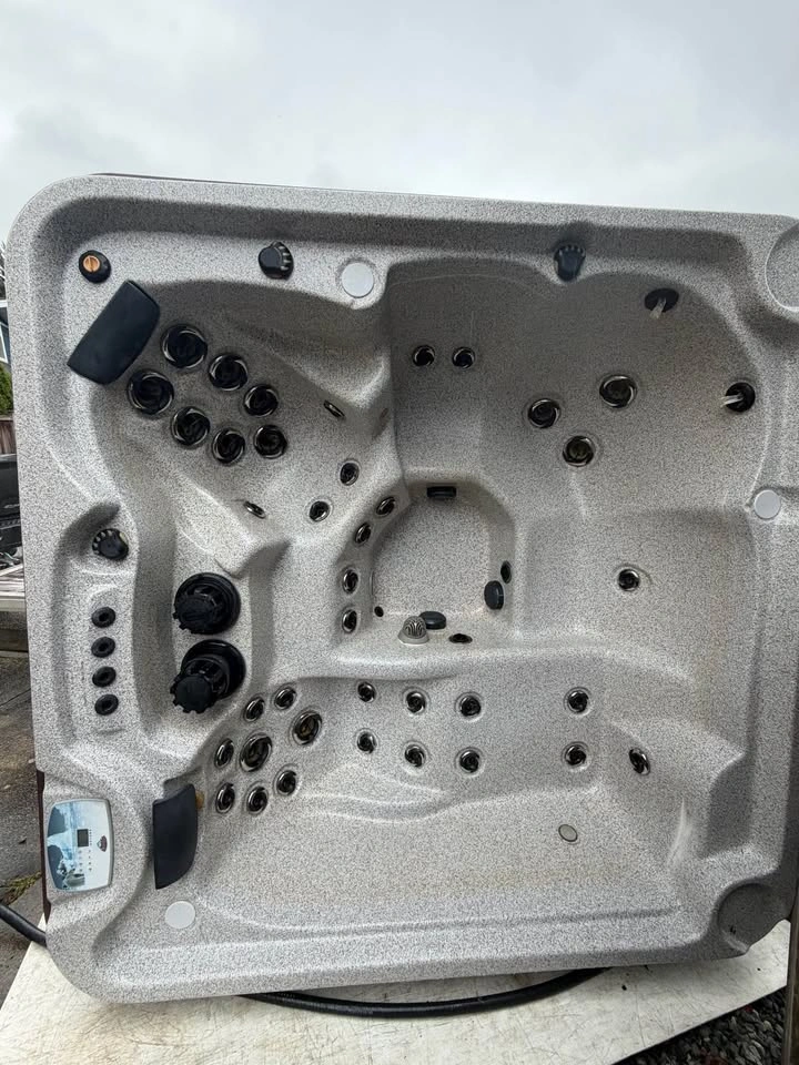 Arctic spas salt boy hot tub. Full warranty. - photo 5