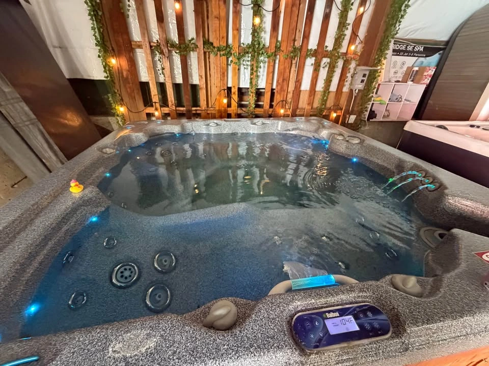 6 person hot tub, free delivery & full warranty. - photo 3