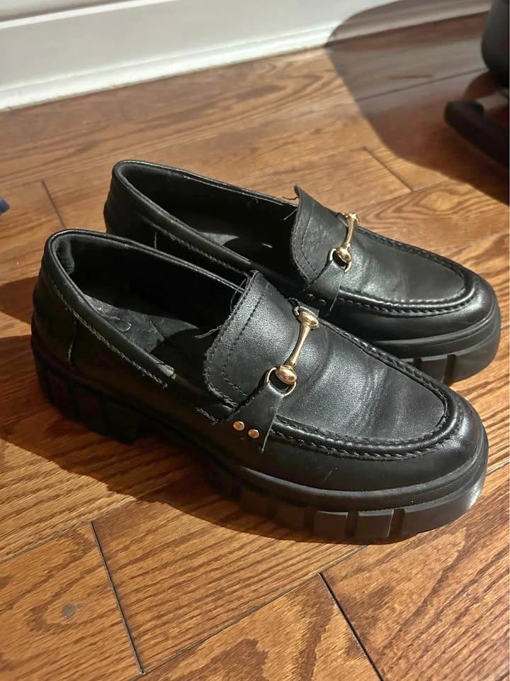 Women’s Shoes Size 7.5 Black Leather Platform Loafers