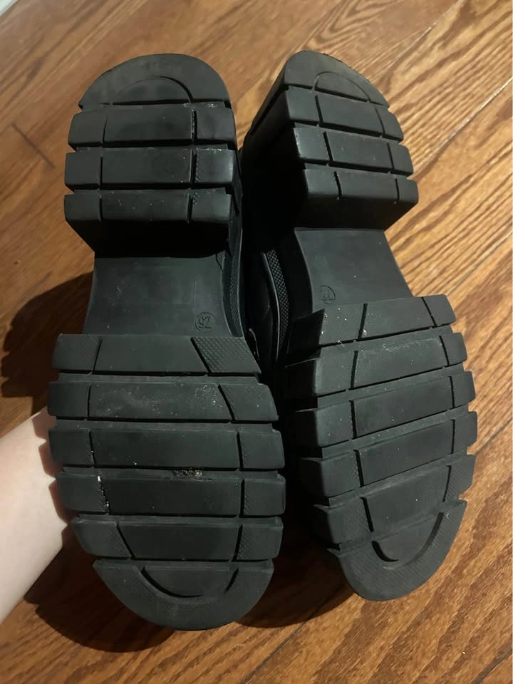 Women’s Shoes Size 7.5 Black Leather Platform Loafers - photo 3