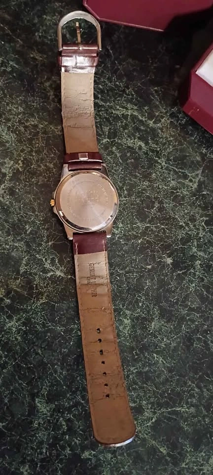 Kathy Ireland Vintage Leather Band Watch w Box 90s As Is - photo 4