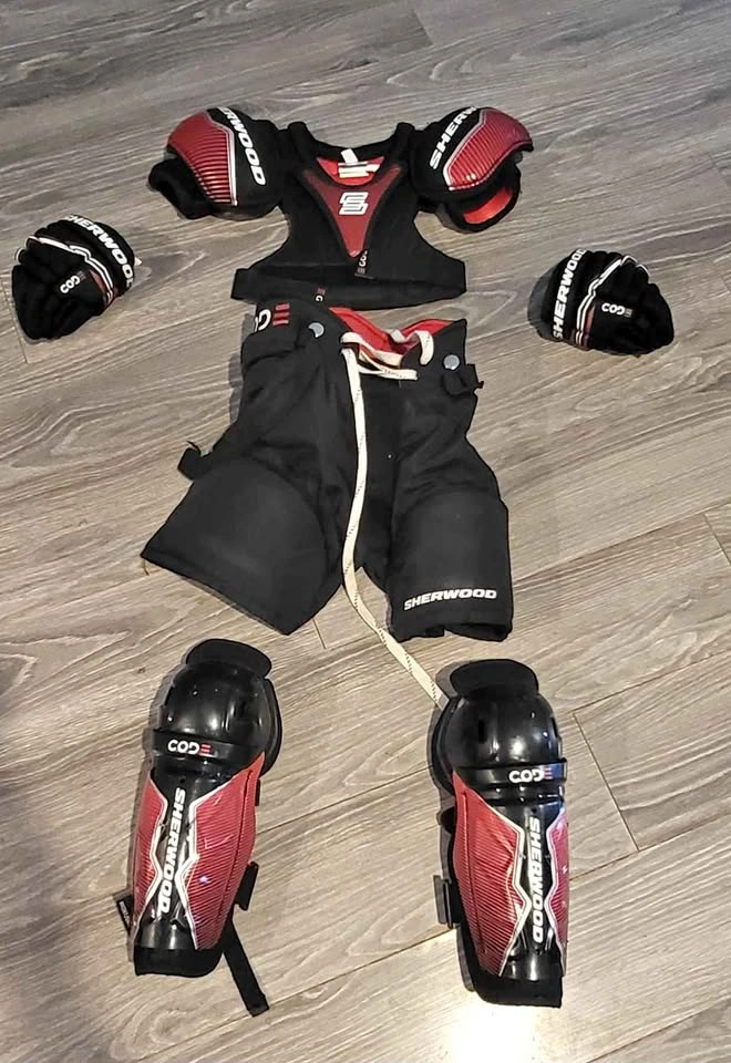 HOCKEY PLAYER GEAR