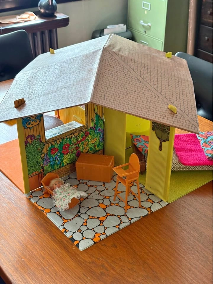 Vintage 1974 Sunshine Family Dollhouse - Complete with Family