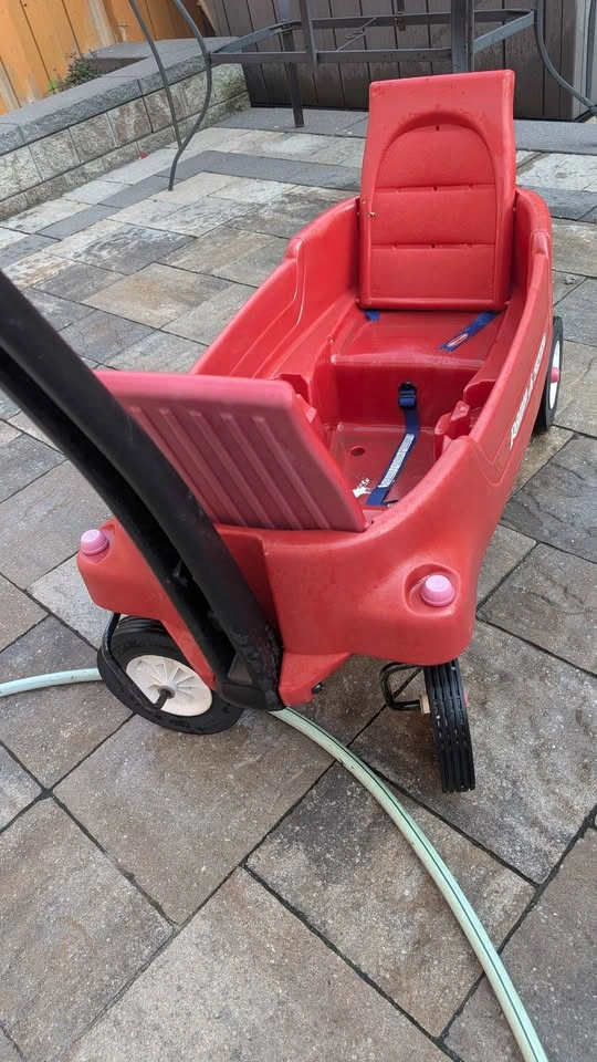 Radio Flyer Red Wagon | Used - photo 3
