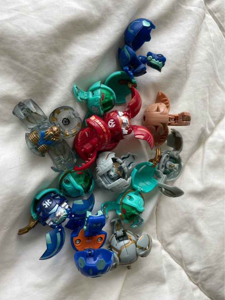 Gen 1 Bakugan Toy Lot: 13 Bakugan Balls, 16 Metal Gate Cards - photo 2