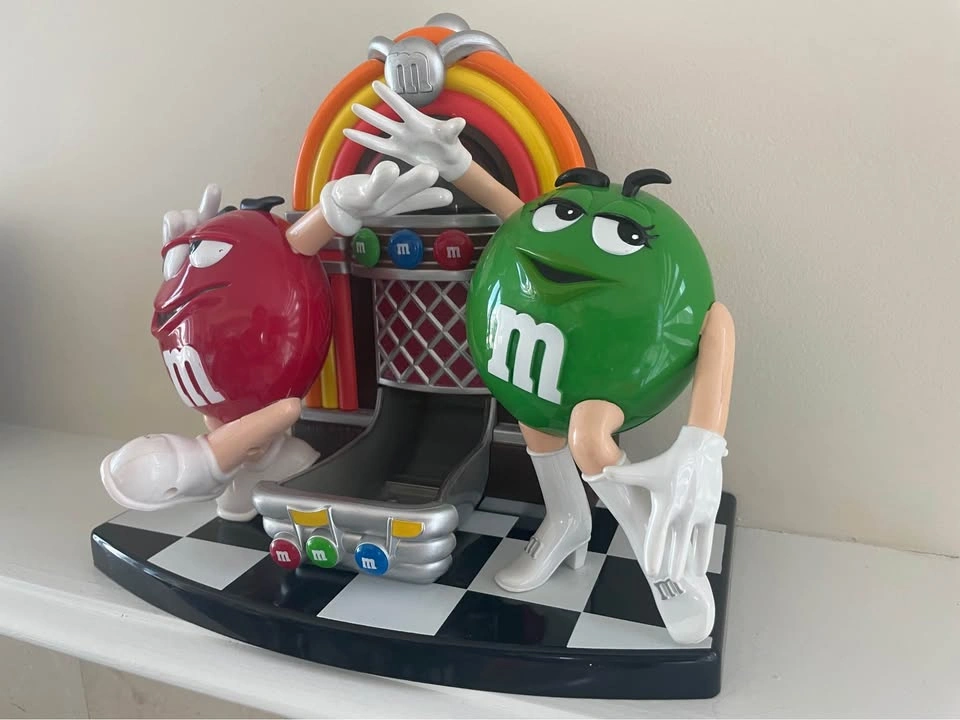 M&M’s Rock-N-Roll Jukebox Candy Dispenser - Red & Green - photo 2