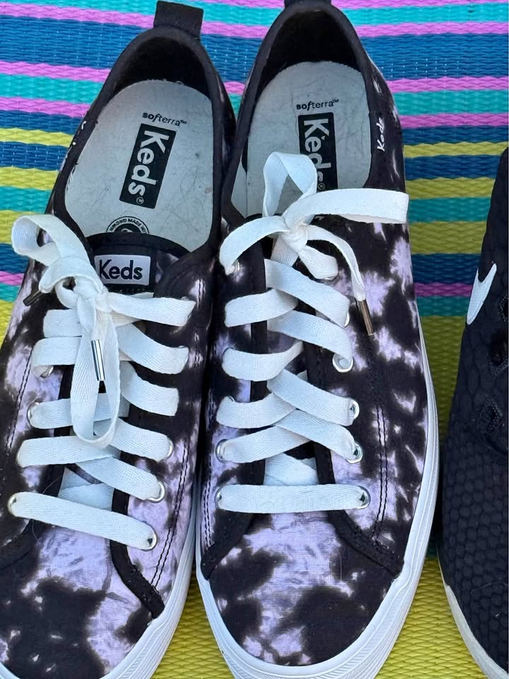 Women's size 9 Keds