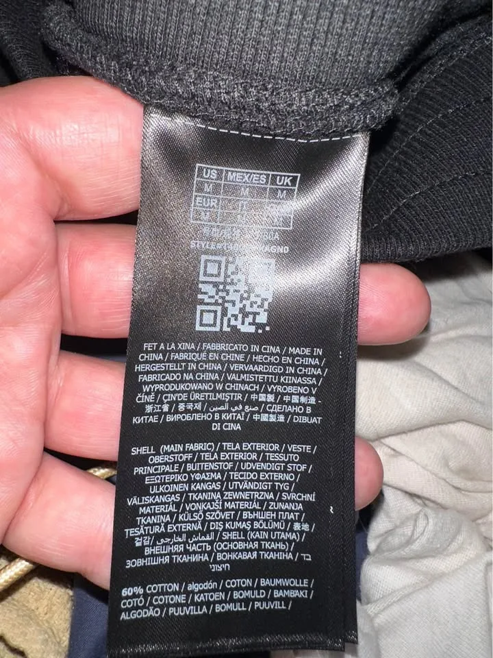 Guess size M men’s track pants image indicator(3)