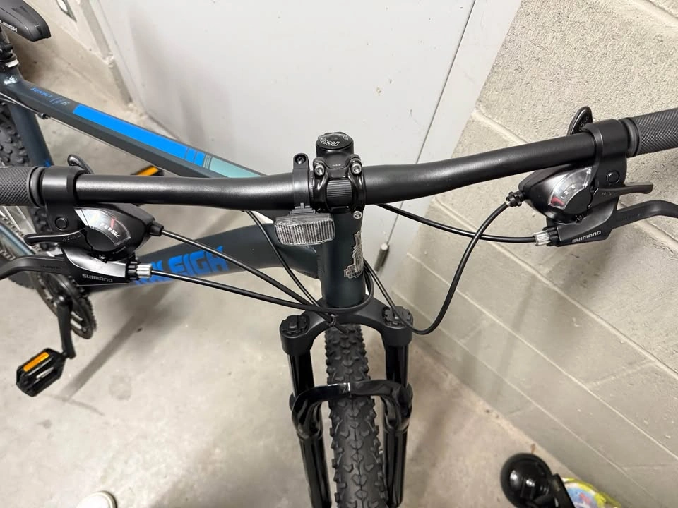 Raleigh Summit Hardtail Mountain Bike - photo 2