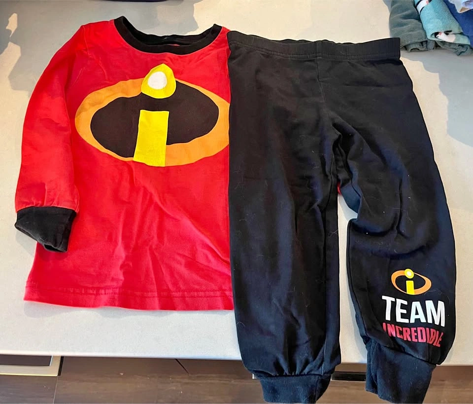 Disney Pixar Incredibles 2 Pajama Set Size 3T