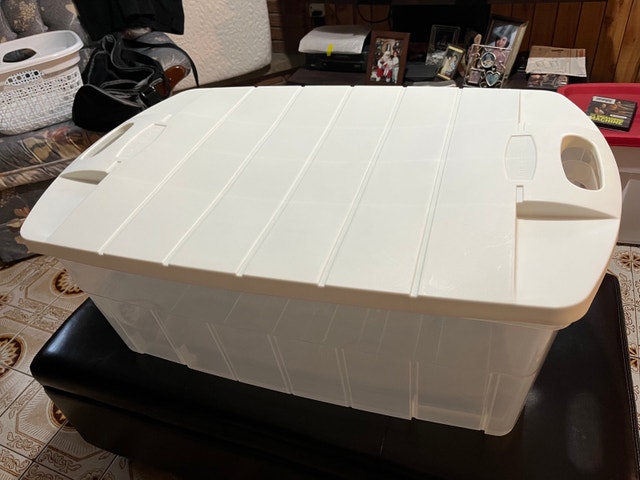 Rubbermaid Storage Tote