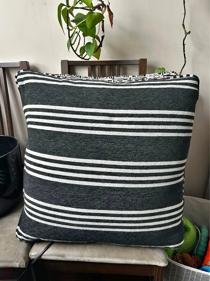 Set of 6 black & white large couch pillows