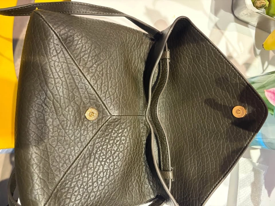 Cassandre textured leather shoulder bag - photo 3