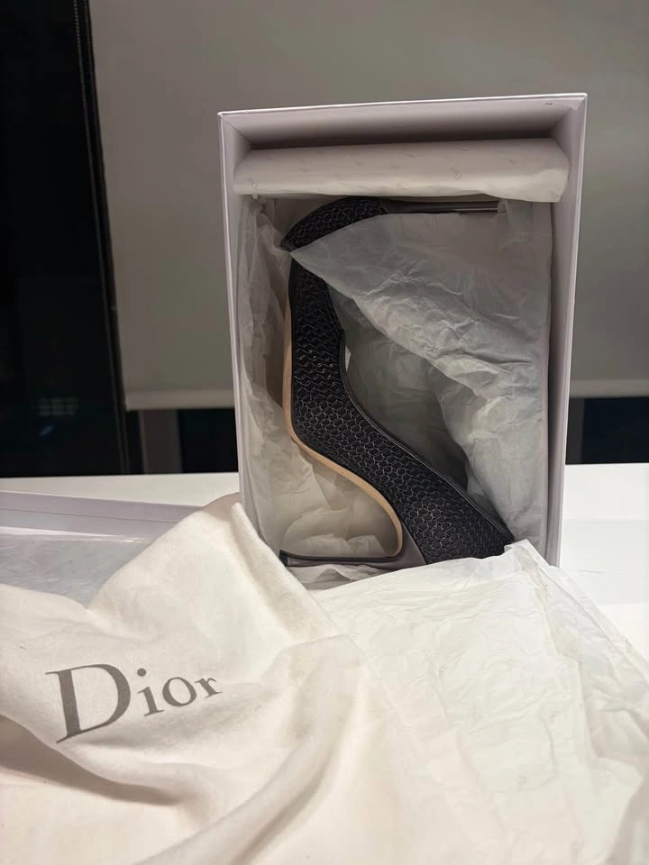 CHRISTIAN DIOR Silver Mesh Pointy Pumps - photo 3