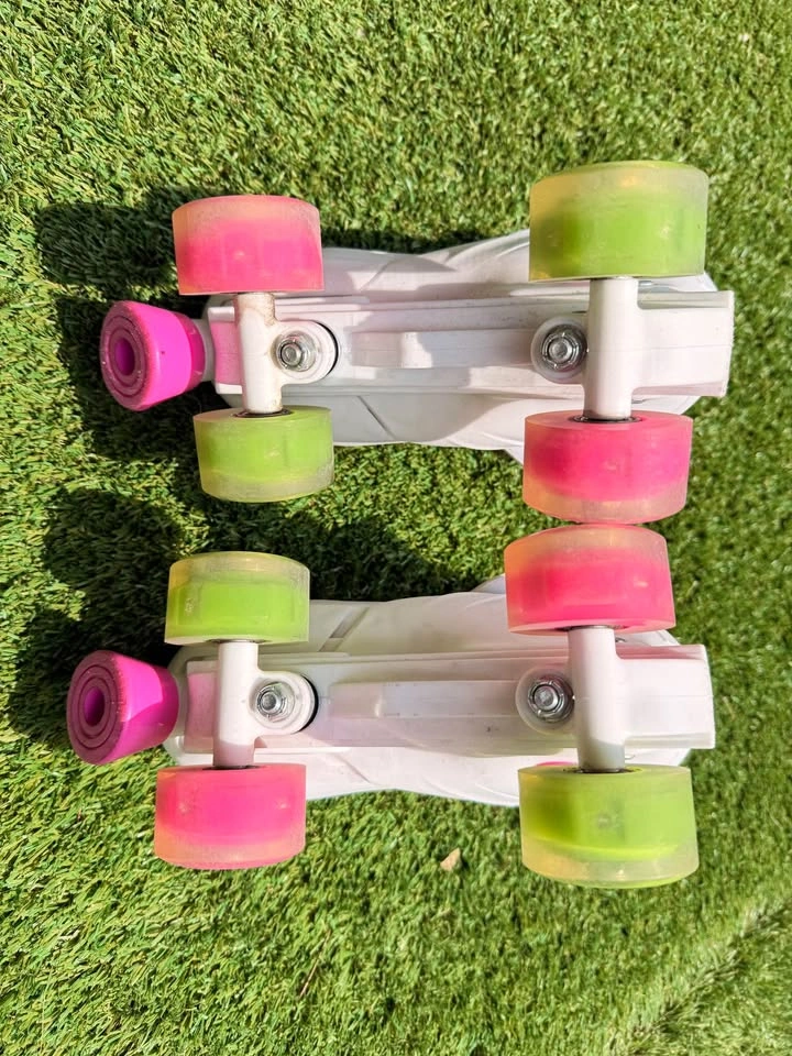 Adjustable Light-Up Kids Roller Skates - Pink and pads size 1-4 - photo 4