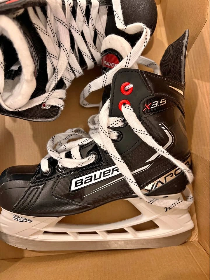 Bauer Vapor X3.5 Hockey Skates Size 2.0 D - Excellent Condition