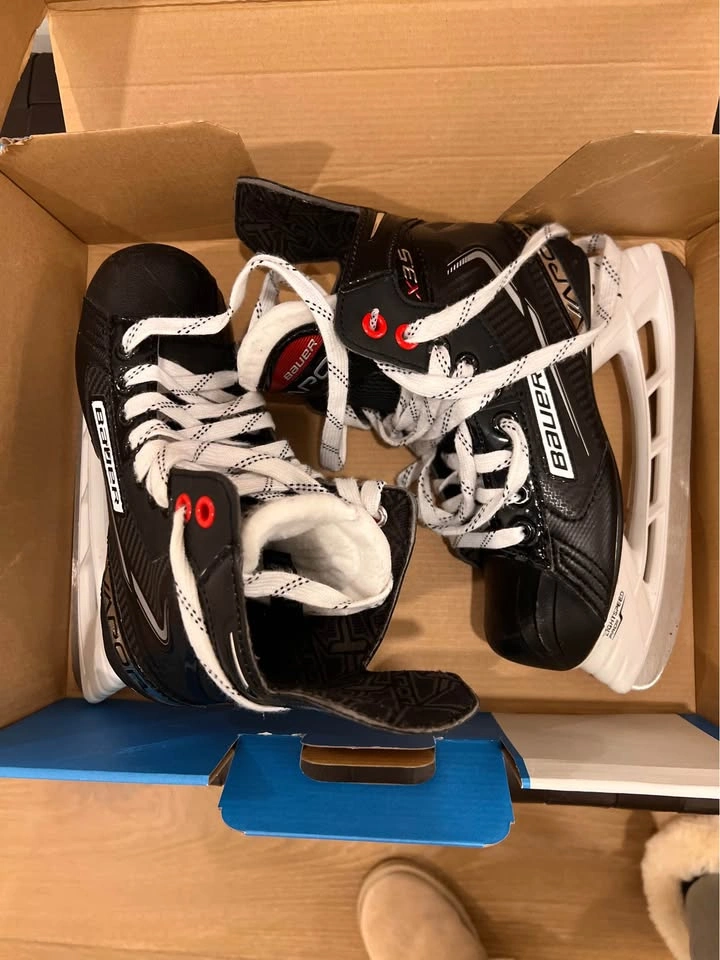 Bauer Vapor X3.5 Hockey Skates Size 2.0 D - Excellent Condition - photo 2