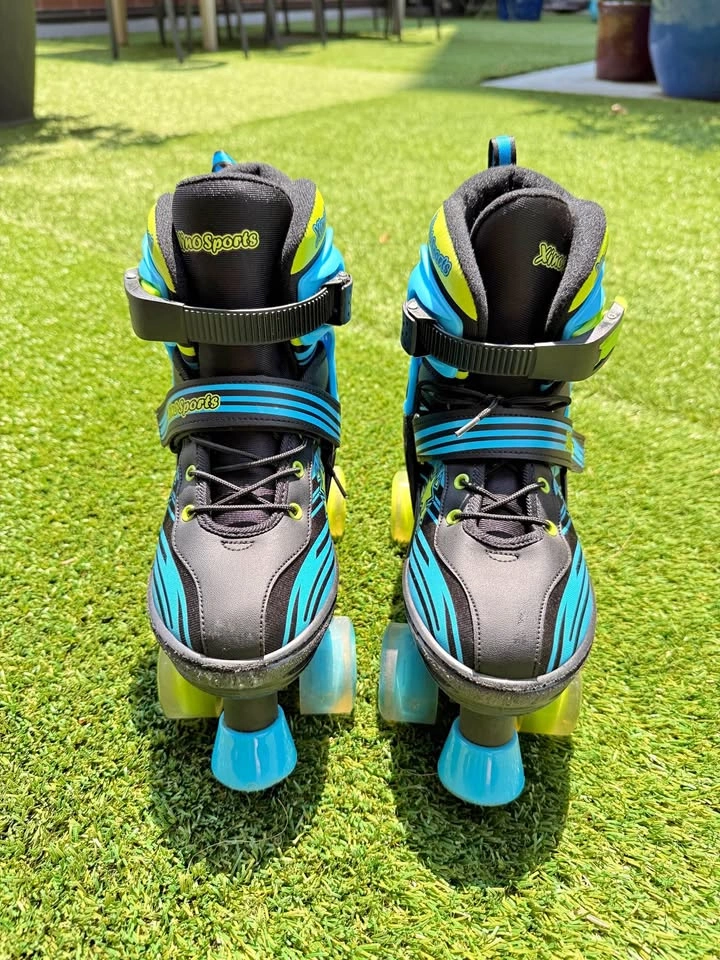 Adjustable Roller Skates size L (5-8)