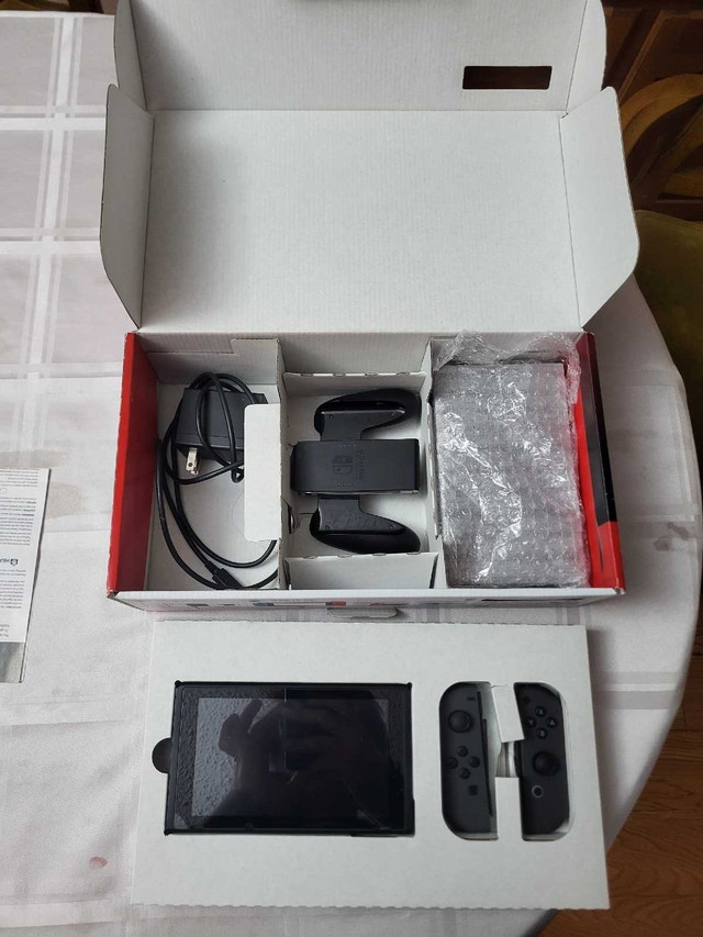 nintendo switch console - photo 2