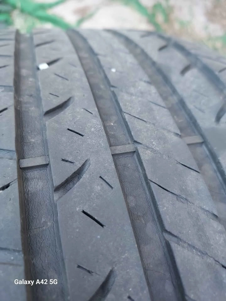 2x 225/50/17 tires - photo 5