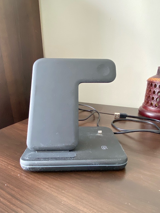 Charging station base (iPhone AirPods Apple Watch)
