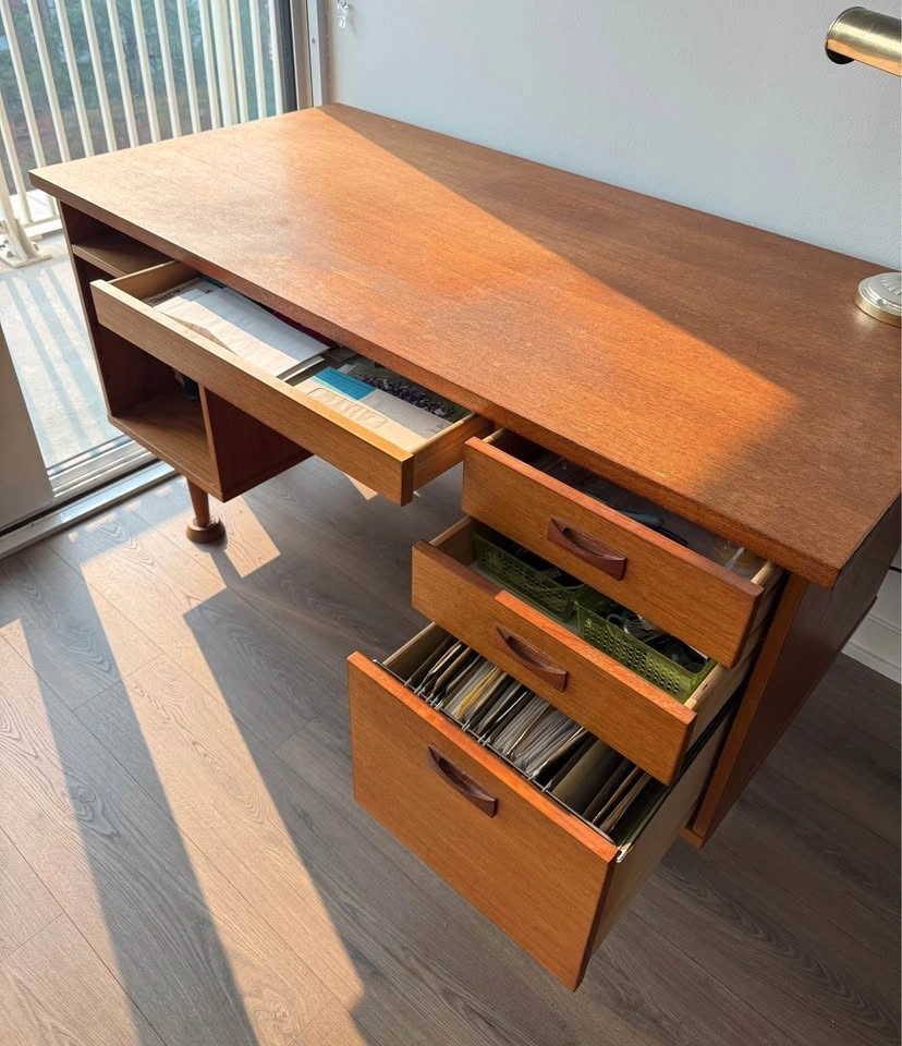 Vintage mid-century modern teak desk - pickup only! - photo 2
