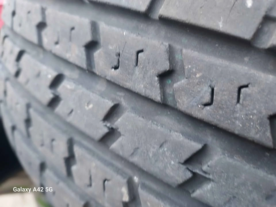 3x 215/75/15 tires - photo 4