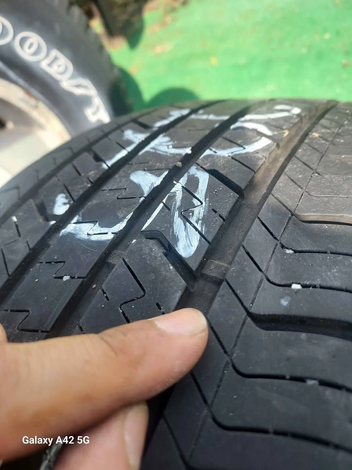 2x 225/55/17 Ironman Tires - photo 5