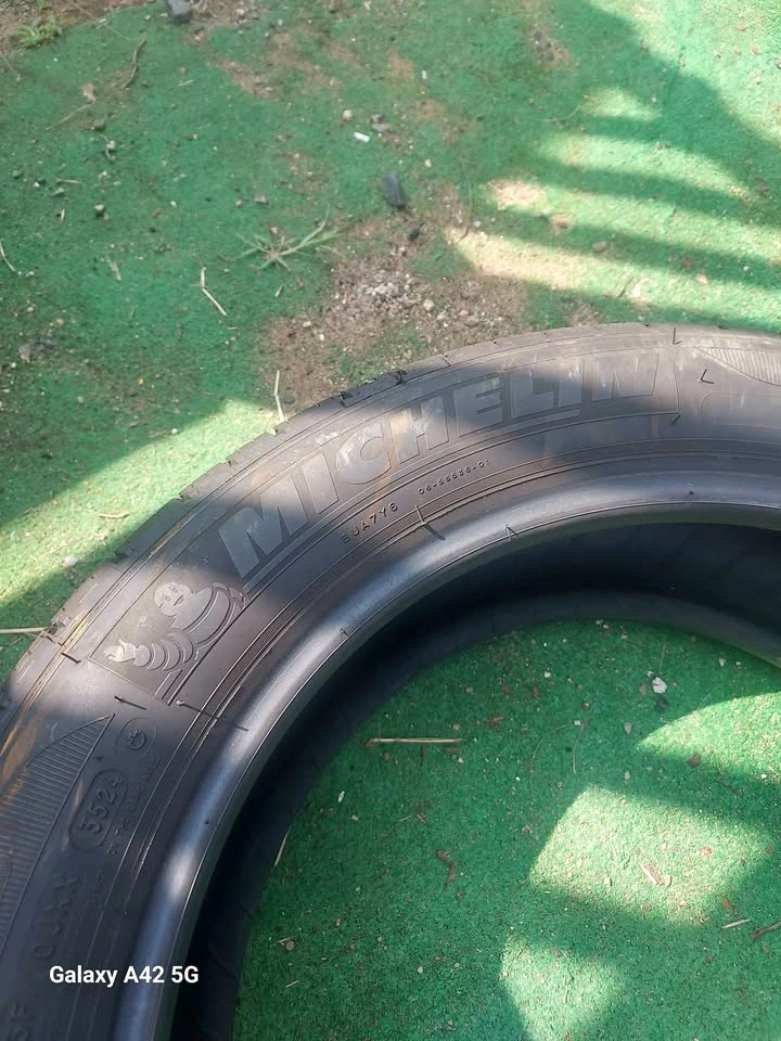Michelin Primacy MXV4 215/55R17 Tire