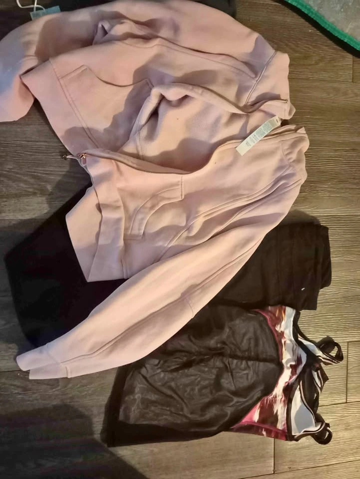 Lululemon size 8