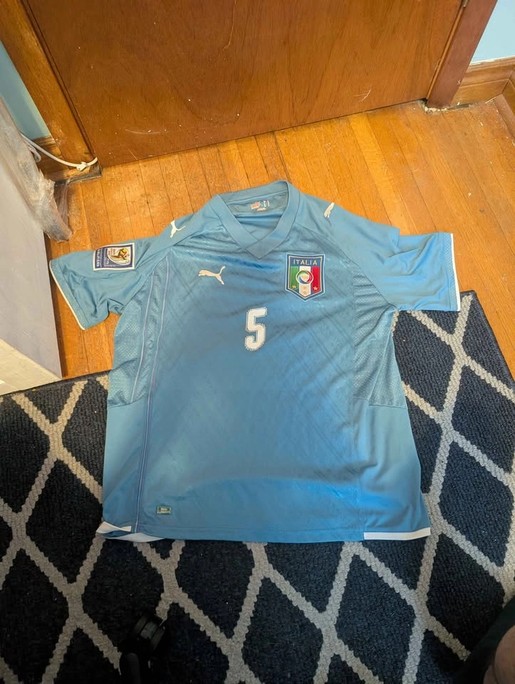 vintage Italian jersey and zip up sweaters