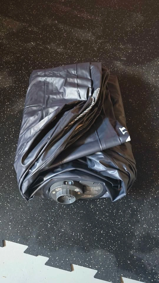 Intex Twin Inflatable Air Mattress with Built-in Pump - photo 2