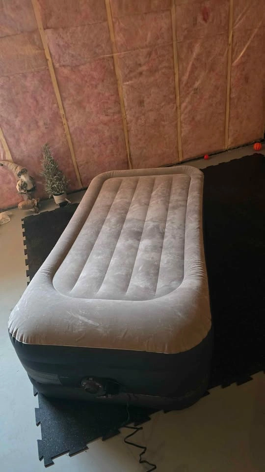 Intex Twin Inflatable Air Mattress with Built-in Pump - photo 5